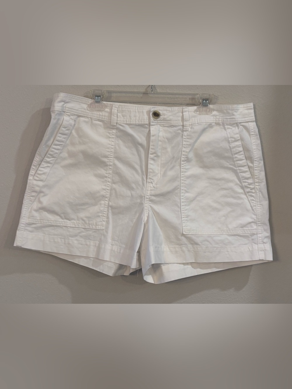 a new day White High Rise Stretch Chino Shorts, Women’s Size 18